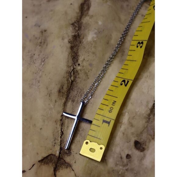 Minimalist Silver Cross - Picture 7 of 8